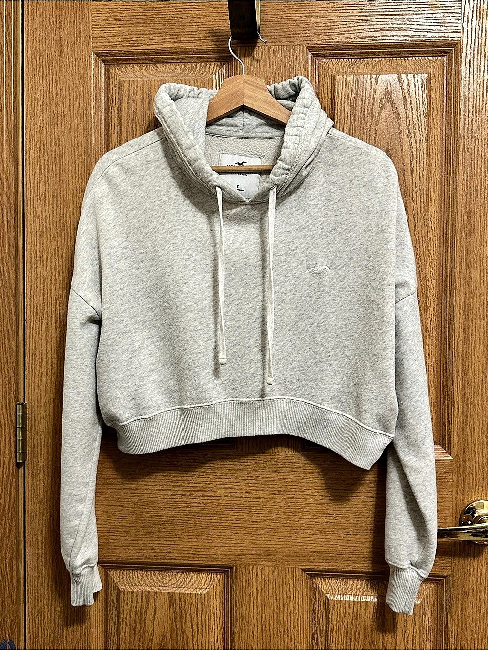 Hollister Embroidered Logo Raw Edge Cropped Hoodie Gray Small